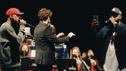 Foto de um ensaio com a Orquestra de Cordas e os convidados que farão parte do Concerto Modernista, do dia 18 de fevereiro.