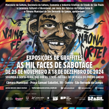 A imagem é um cartaz promocional da exposição de graffitis "As Mil Faces de Sabotage", que será realizada de 25 de novembro a 18 de dezembro de 2024, na Câmara Municipal de São Bernardo do Campo, localizada na Praça Samuel Sabatini, 50, Centro. O evento acontecerá de segunda a sexta-feira, das 8h às 17h30, no hall de entrada do prédio anexo. É uma realização das Fábricas de Cultura em parceria com a Câmara Municipal e patrocinada pela Secretaria de Cultura do Estado de São Paulo.